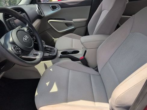Used 2020 Kia Soul LX FWD image 11
