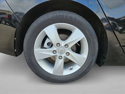 Used 2011 Hyundai Elantra GLS w/ Preferred Equipment Pkg 3 FWD image 19