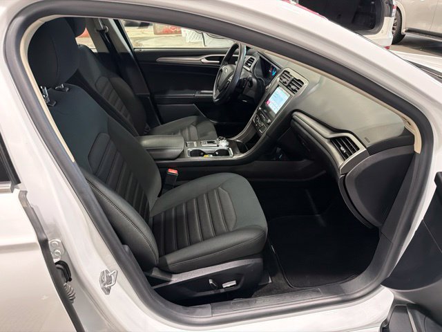Used 2018 Ford Fusion SE w/ Fusion SE Technology Package FWD image 15