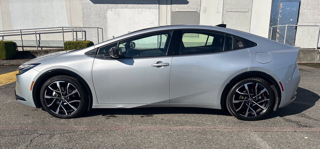 Certified 2025 Toyota Prius Plug-In Hybrid FWD image 8
