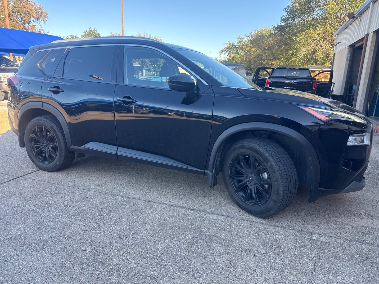 Used 2021 Nissan Rogue SV w/ Premium Package AWD/4WD image 3