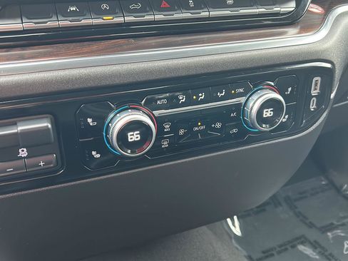 Used 2025 GMC Sierra 1500 SLT AWD/4WD image 18
