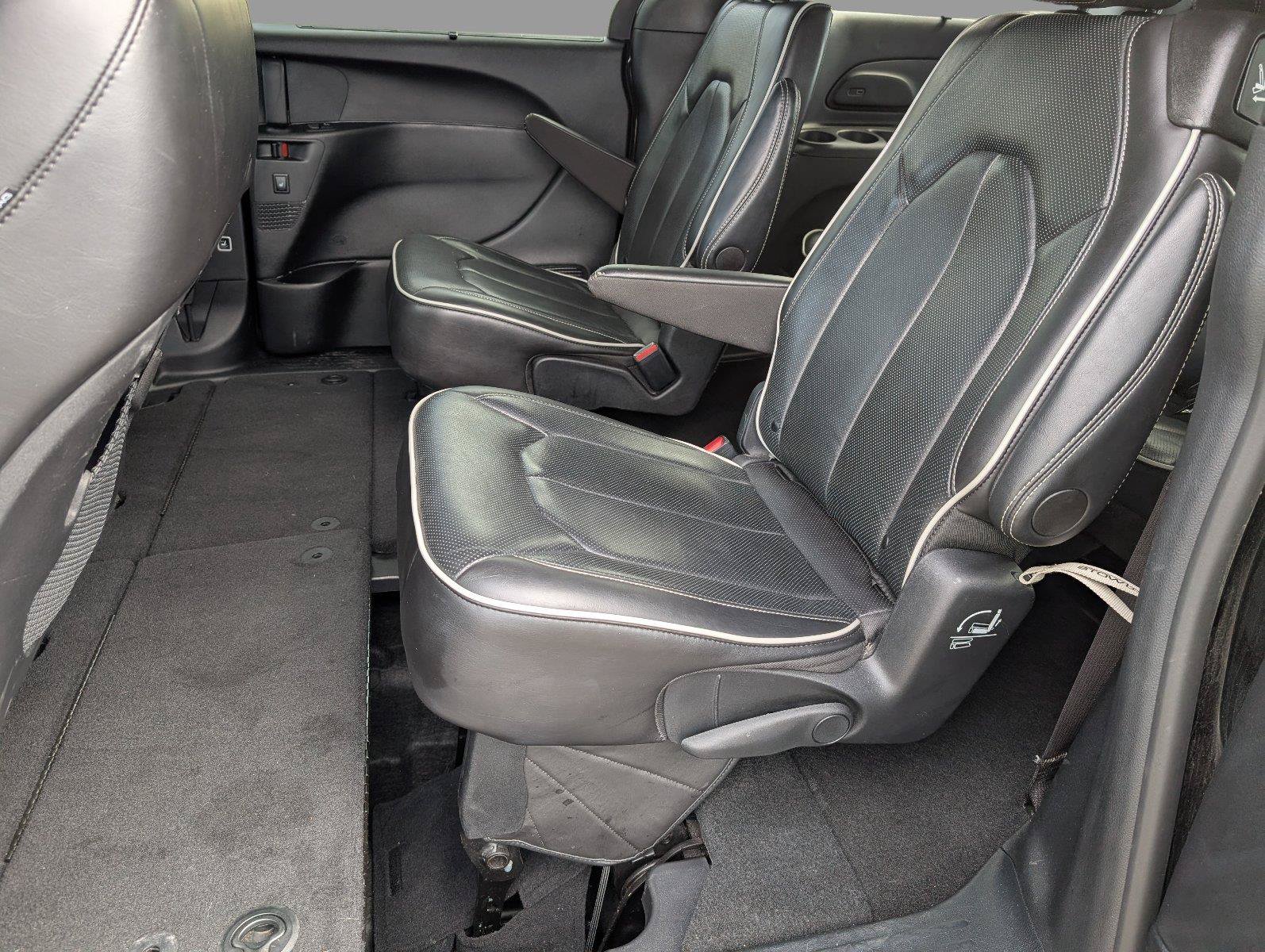 Used 2025 Chrysler Pacifica Limited FWD image 34