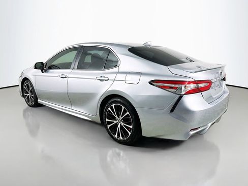 Used 2020 Toyota Camry SE FWD image 5