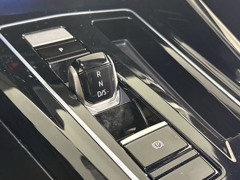 Used 2024 Volkswagen Golf R 2.0T image 26