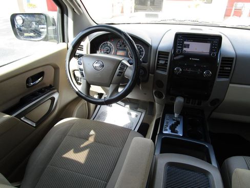 Used 2015 Nissan Titan SV image 9