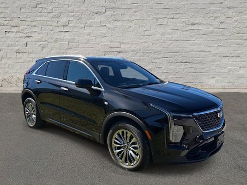 Used 2024 Cadillac XT4 Premium Luxury image 7