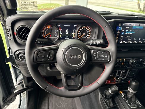 Used 2024 Jeep Wrangler Unlimited Rubicon w/ Safety Group AWD/4WD image 17