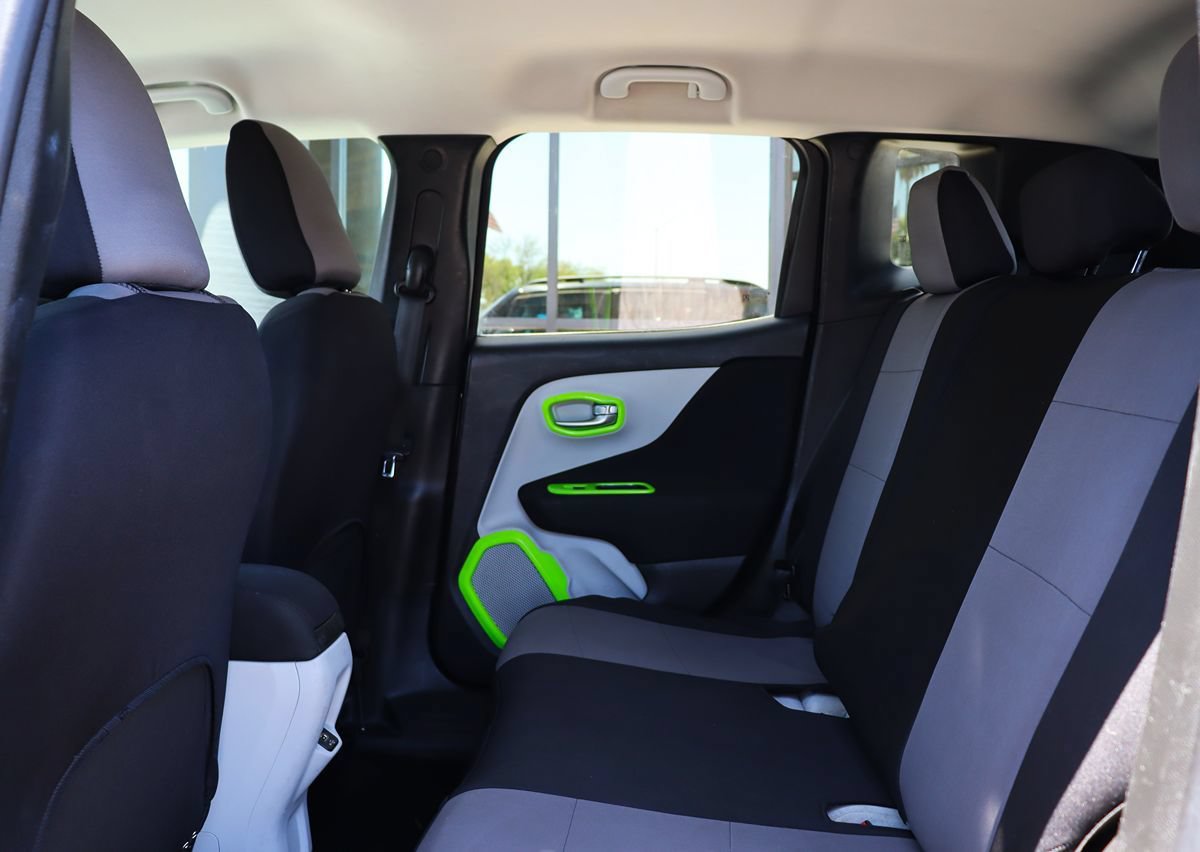 Used 2018 Jeep Renegade Latitude FWD image 31