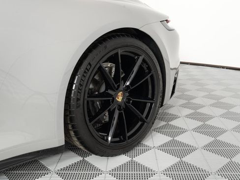 Used 2024 Porsche 911 Carrera RWD image 16
