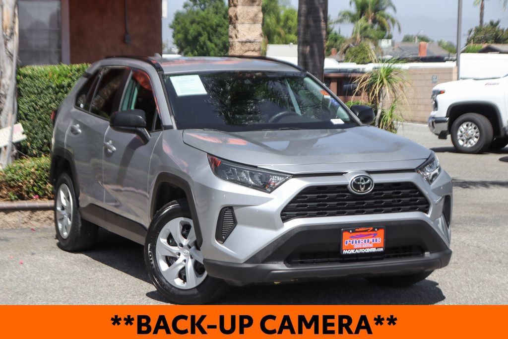 Used 2021 Toyota RAV4 LE FWD image 2