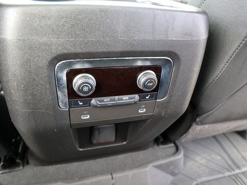 Used 2024 Chevrolet Tahoe LT w/ Luxury Package image 35