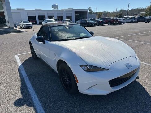 Used 2019 MAZDA MX-5 Miata Sport w/ I-ACTIVSENSE Sport Package image 3