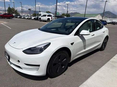 Used 2021 Tesla Model 3 Standard Range Plus RWD image 3