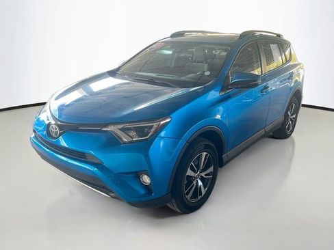 Used 2017 Toyota RAV4 XLE image 4