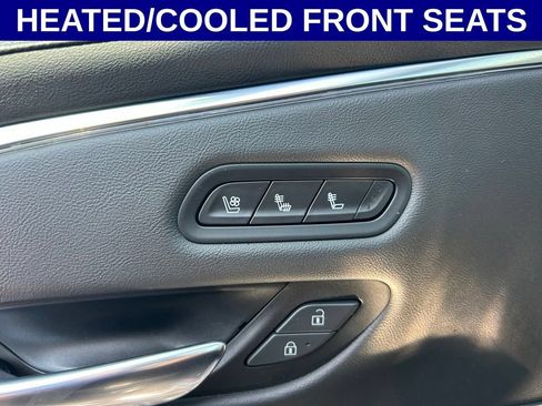 Used 2021 Cadillac Escalade Premium Luxury AWD/4WD image 8