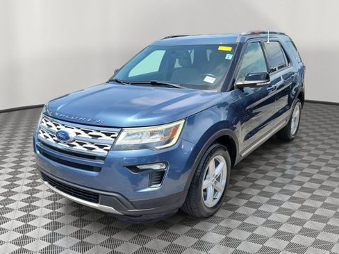 Certified 2018 Ford Explorer XLT w/ Equipment Group 201A FWD image 3