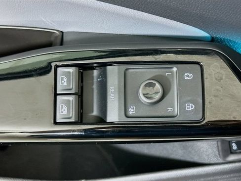 Certified 2023 Volkswagen ID.4 Pro S AWD/4WD image 19