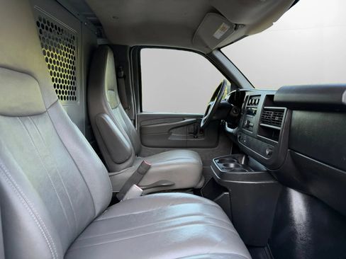 Used 2014 GMC Savana 2500 RWD image 17
