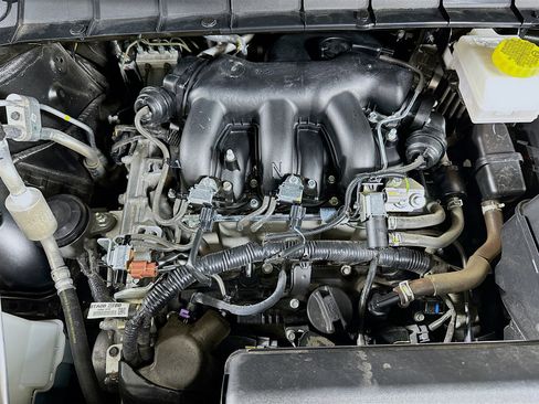 Used 2025 Nissan Pathfinder SV image 34