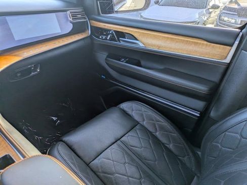 Used 2023 Jeep Grand Wagoneer Series III AWD/4WD image 14