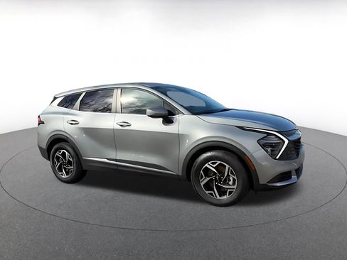 Used 2025 Kia Sportage LX image 2