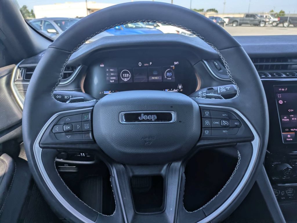 Used 2025 Jeep Grand Cherokee Altitude RWD image 29