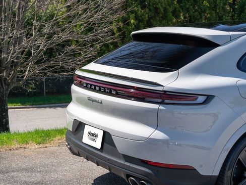 Certified 2025 Porsche Cayenne S w/ Premium Package Plus AWD/4WD image 13