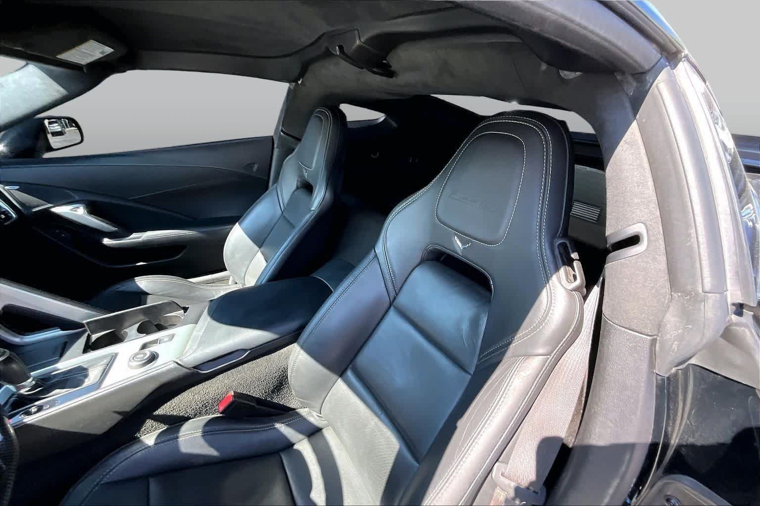 Used 2015 Chevrolet Corvette Z06 w/ 3LZ Preferred Equipment Group RWD image 18