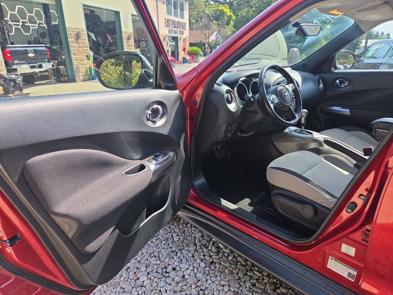 Used 2014 Nissan Juke SV AWD/4WD image 16