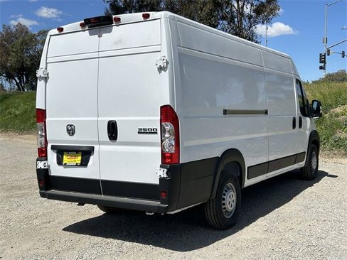 New 2024 RAM ProMaster 3500 w/ Premium Convenience Group image 4