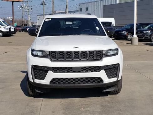New 2026 Jeep Grand Cherokee Altitude AWD/4WD image 3