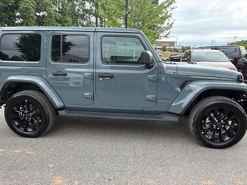 Used 2025 Jeep Wrangler Unlimited Sahara AWD/4WD image 7