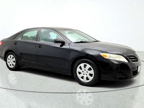 Used 2010 Toyota Camry LE FWD image 3