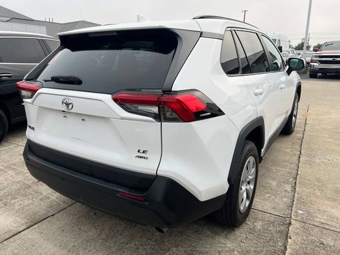 Used 2021 Toyota RAV4 LE AWD/4WD image 3