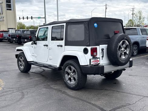 Used 2017 Jeep Wrangler Unlimited Sahara w/ Connectivity Group AWD/4WD image 9