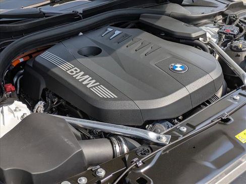New 2027 BMW 550e xDrive w/ Executive Package AWD/4WD image 18