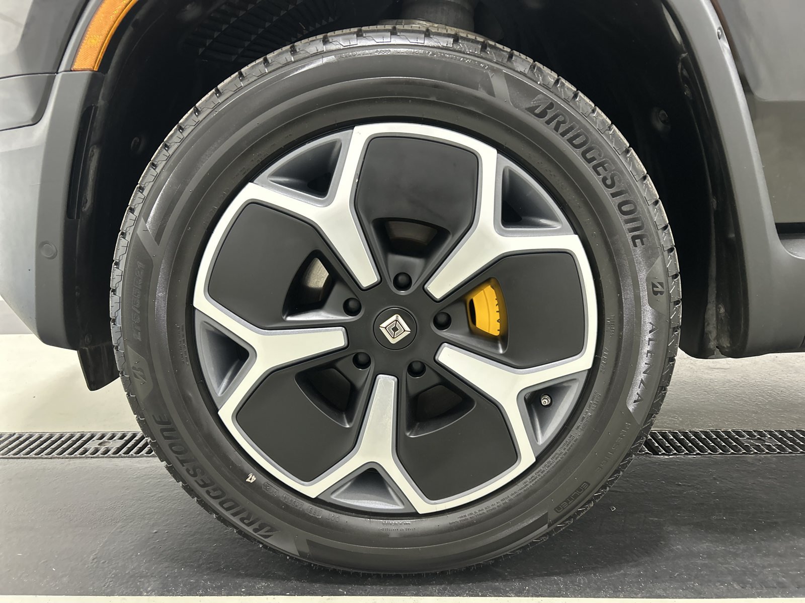 Used 2022 Rivian R1T Adventure AWD/4WD image 9