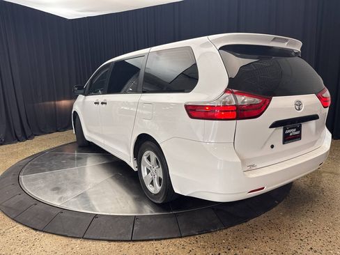 Used 2017 Toyota Sienna L FWD image 4