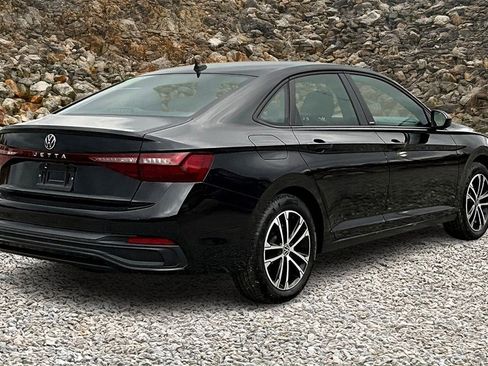 Used 2025 Volkswagen Jetta Sport image 2