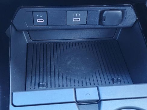 Used 2023 Toyota Prius LE image 31