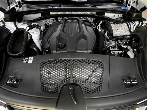 Used 2025 Porsche Macan image 37