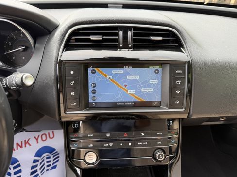 Used 2018 Jaguar XE image 24