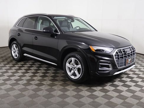 Used 2023 Audi Q5 2.0T Premium w/ Convenience Package AWD/4WD image 2