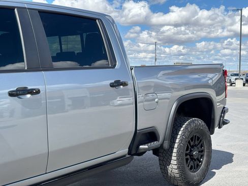 Used 2024 Chevrolet Silverado 2500 ZR2 AWD/4WD image 7