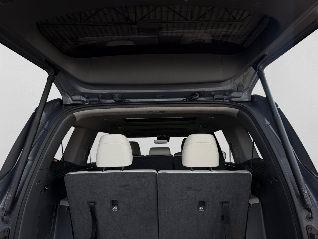 Used 2025 Hyundai Santa Fe Limited FWD image 27