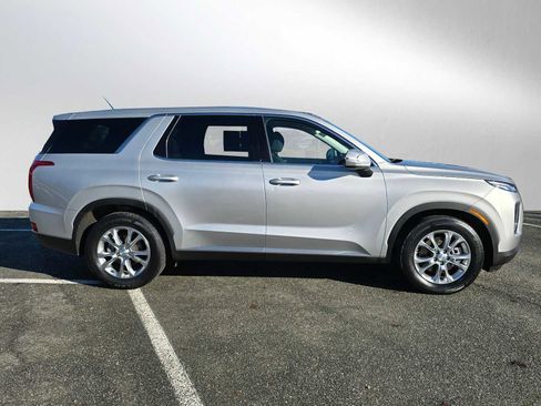 Used 2022 Hyundai Palisade SE image 2