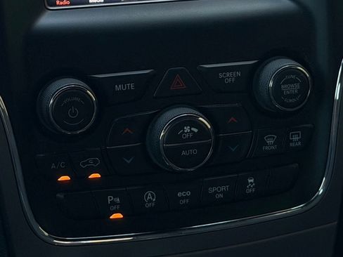 Used 2019 Jeep Grand Cherokee Laredo w/ Security & Convenience Group AWD/4WD image 18