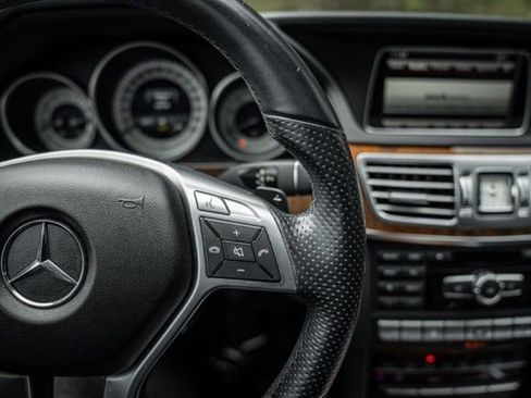 Used 2014 Mercedes-Benz E 550 4MATIC Sedan image 32