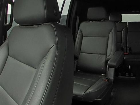 Used 2021 Chevrolet Suburban LT AWD/4WD image 38